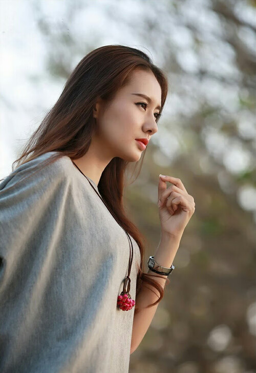 爱游戏体育app网页版下载-德甲火线对决：攻势猛烈防守坚韧