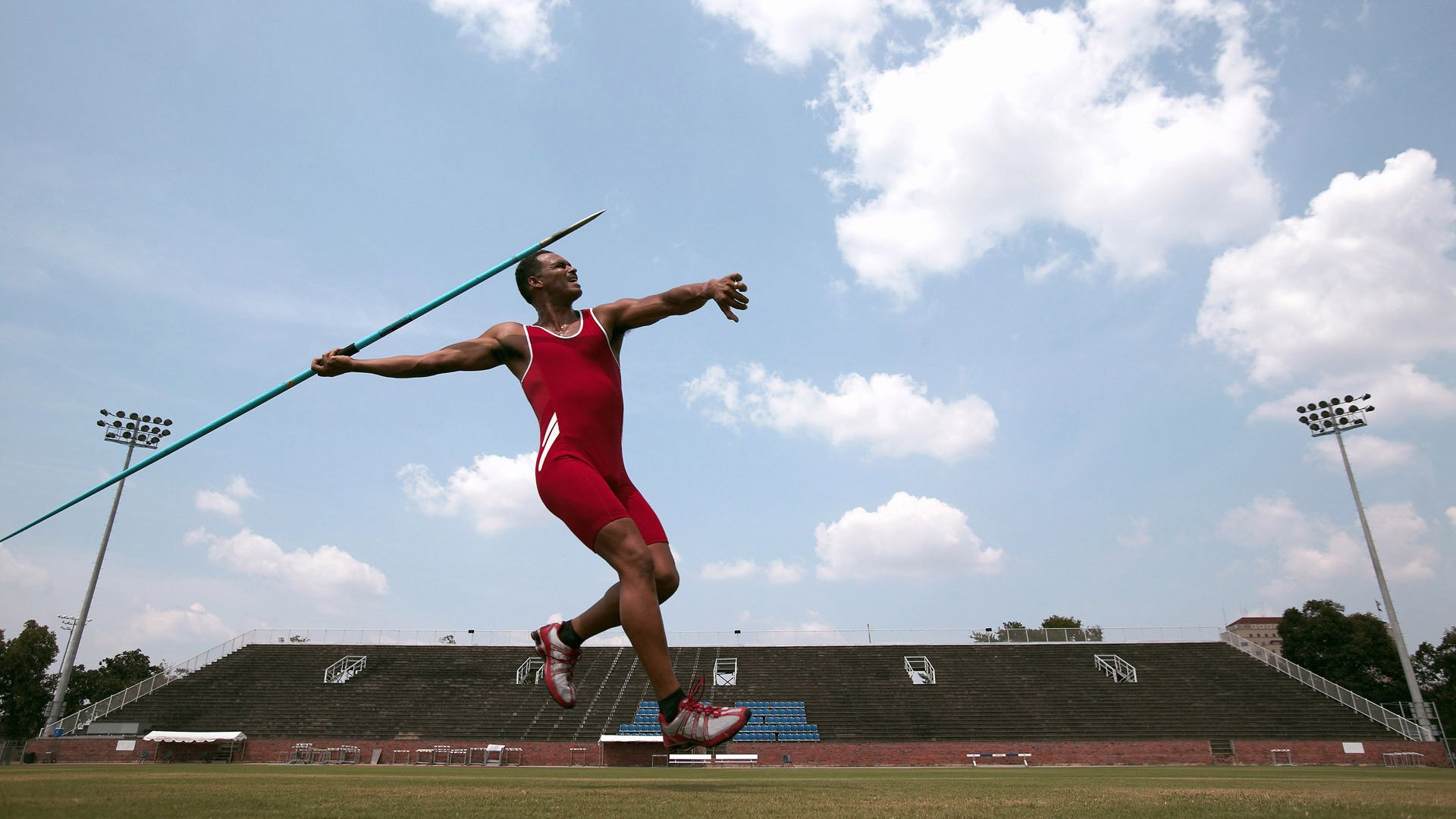德甲火线对决:攻势猛烈防守坚韧